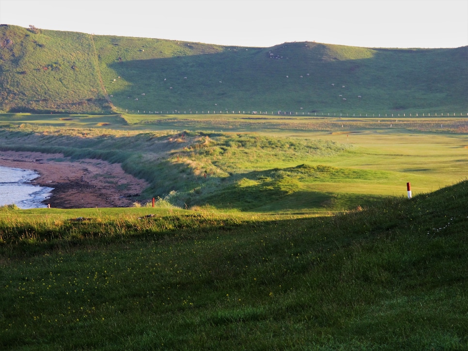 /content/dam/images/golfdigest/fullset/course-photos-for-places-to-play/Elie 12th Fairway .JPG